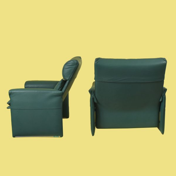 Pair of Leather Lounge Chairs by Saporiti Italia